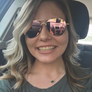 Meet your Posher, Emily